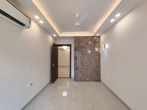 Room in 2 BHK Builder Floor at Sector 43 – for Rent
