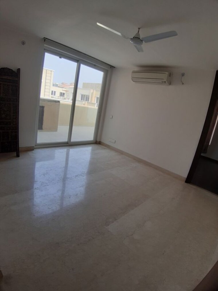 Room, emaar-marbella 5 Bedroom 8120 Sq.Ft. Villa In Sector 66 Gurgaon 10426521