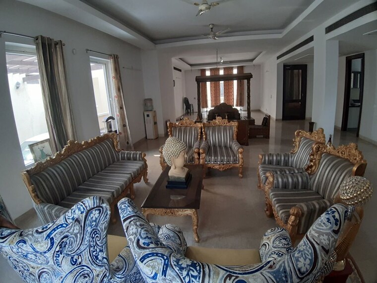 Living Room, emaar-marbella 5 Bedroom 8120 Sq.Ft. Villa In Sector 66 Gurgaon 10426521