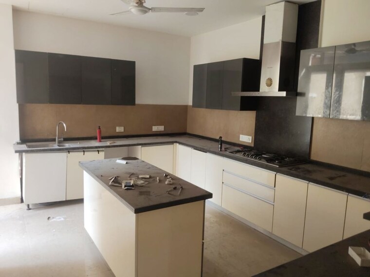 Kitchen, emaar-marbella 5 Bedroom 8120 Sq.Ft. Villa In Sector 66 Gurgaon 10426521