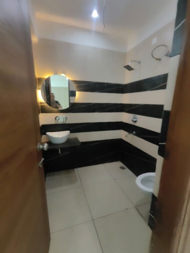 Bathroom, pir machalla 3 Bedroom 1100 Sq.Ft. Builder Floor In Pir Machalla Zirakpur 10550841