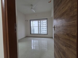 Room in 3.5 BHK Apartment at Je And Vee Om Trimurti, Malad East – for Rent