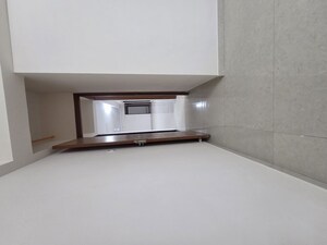 Room in 3.5 BHK Apartment at Je And Vee Om Trimurti, Malad East – for Rent