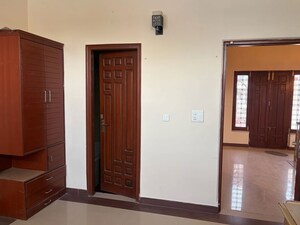 Room in 3 BHK Builder Floor at Sector 21 – for Rent