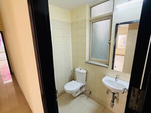 Bathroom in 3 BHK Builder Floor at Unitech Nirvana Country Cedar Crest, Sector 50 – for Rent