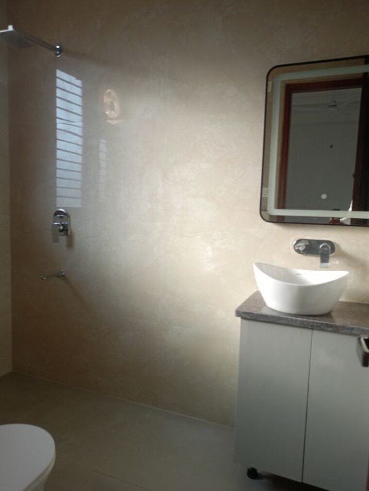 Bathroom, awho-apartments 2 Bedroom 250 Sq.Yd. Builder Floor In Sector 22 Gurgaon 10550893