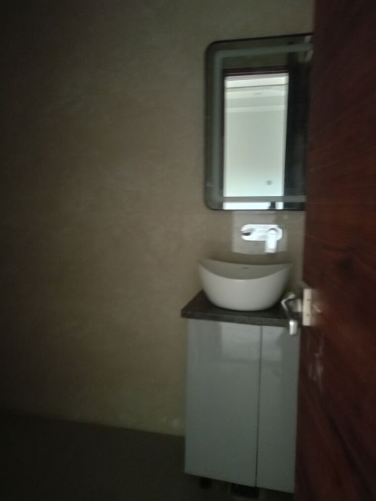 Bathroom, awho-apartments 2 Bedroom 250 Sq.Yd. Builder Floor In Sector 22 Gurgaon 10550893