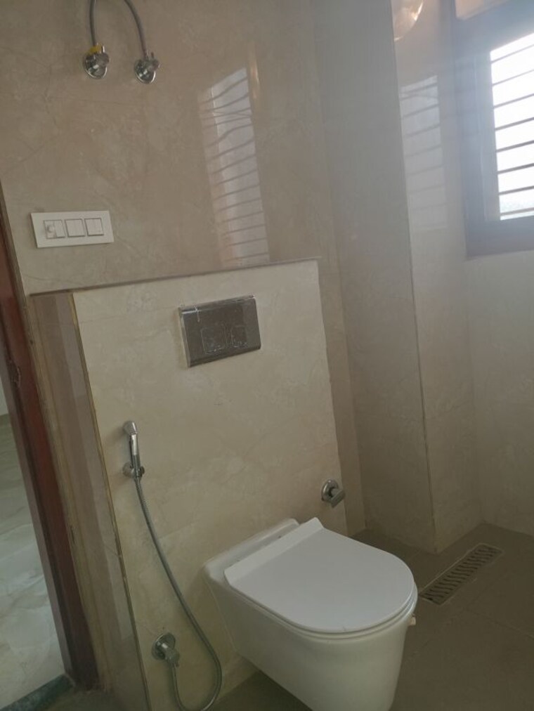 Bathroom, awho-apartments 2 Bedroom 250 Sq.Yd. Builder Floor In Sector 22 Gurgaon 10550893