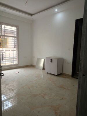 Room in 2 BHK Builder Floor at Ansal Plaza Sector-23, Sector 23 – for Rent