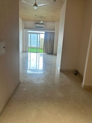 Room in 3 BHK Apartment at Indiabulls Sky Forest, Lower Parel – for Rent