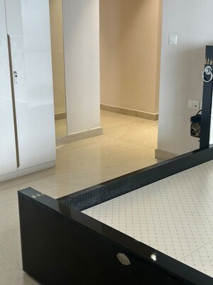 Room in 3 BHK Apartment at Indiabulls Sky Forest, Lower Parel – for Rent