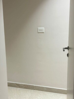 Room in 3 BHK Apartment at Indiabulls Sky Forest, Lower Parel – for Rent