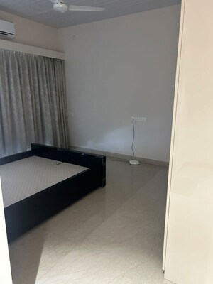 Room in 3 BHK Apartment at Indiabulls Sky Forest, Lower Parel – for Rent