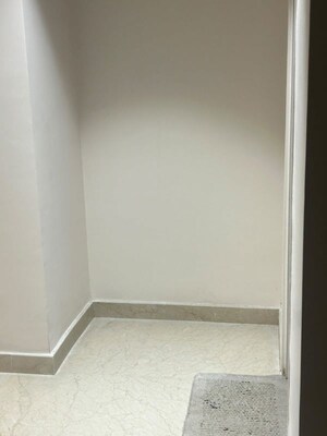 Room in 3 BHK Apartment at Indiabulls Sky Forest, Lower Parel – for Rent