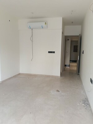 Room in 2 BHK Apartment at MS Gateway, Juhu Road – for Rent