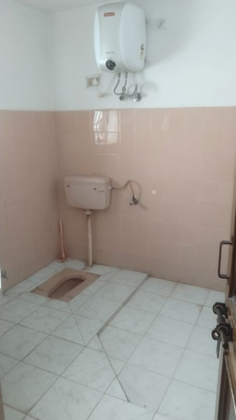 Bathroom, gomti nagar 2 Bedroom 1600 Sq.Ft. Builder Floor In Gomti Nagar Lucknow 10550971