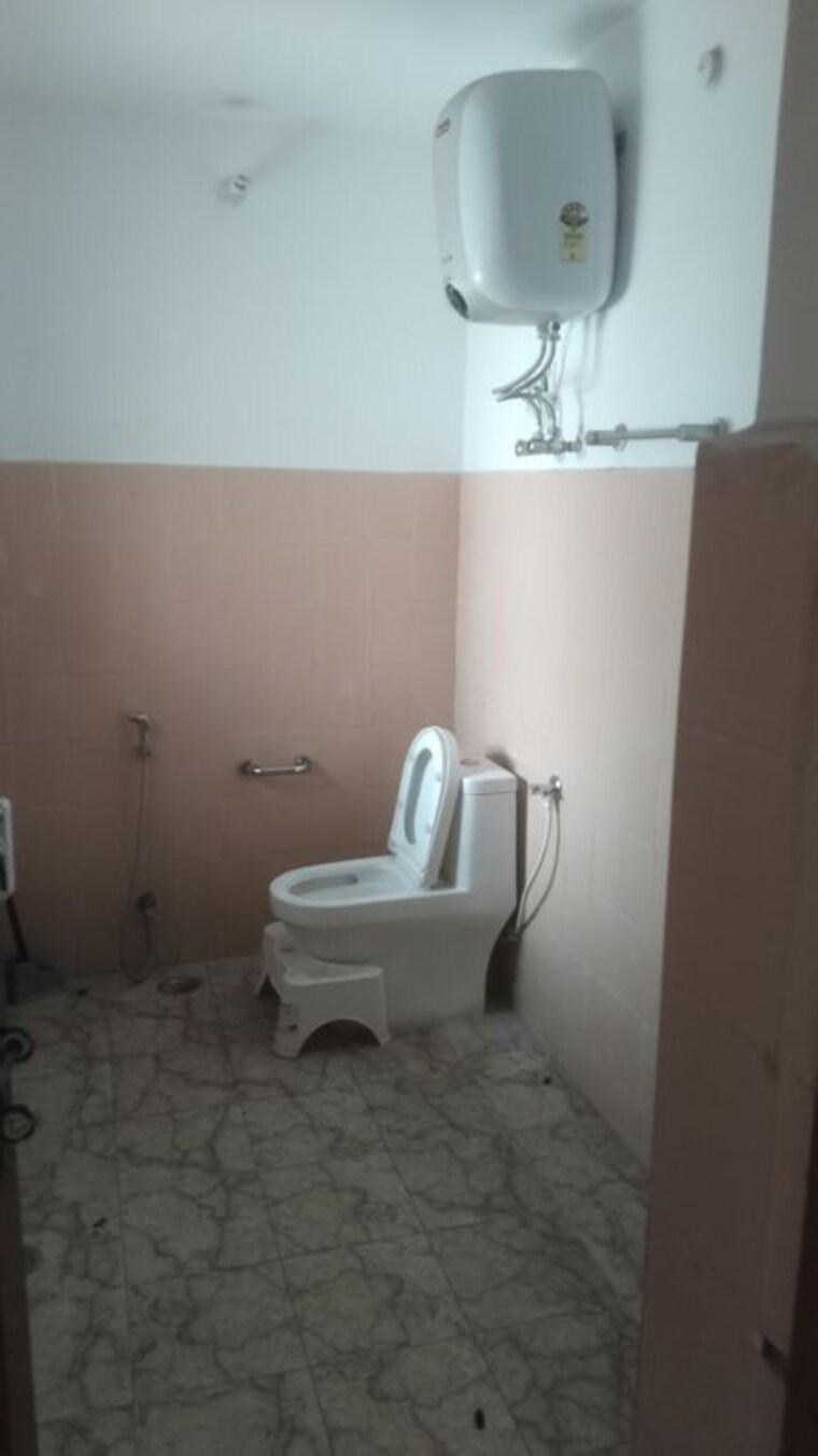 Bathroom, gomti nagar 2 Bedroom 1600 Sq.Ft. Builder Floor In Gomti Nagar Lucknow 10550971