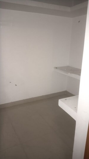 Room in 2 BHK Builder Floor at Gomti Nagar – for Rent