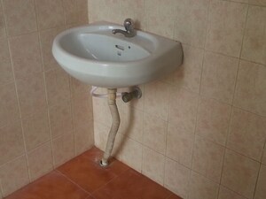 Bathroom in 1 RK Independent House at Rt Nagar – for Rent