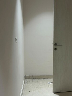 Room in 3 BHK Apartment at Indiabulls Sky Forest, Lower Parel – for Rent