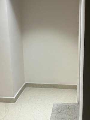 Room in 3 BHK Apartment at Indiabulls Sky Forest, Lower Parel – for Rent