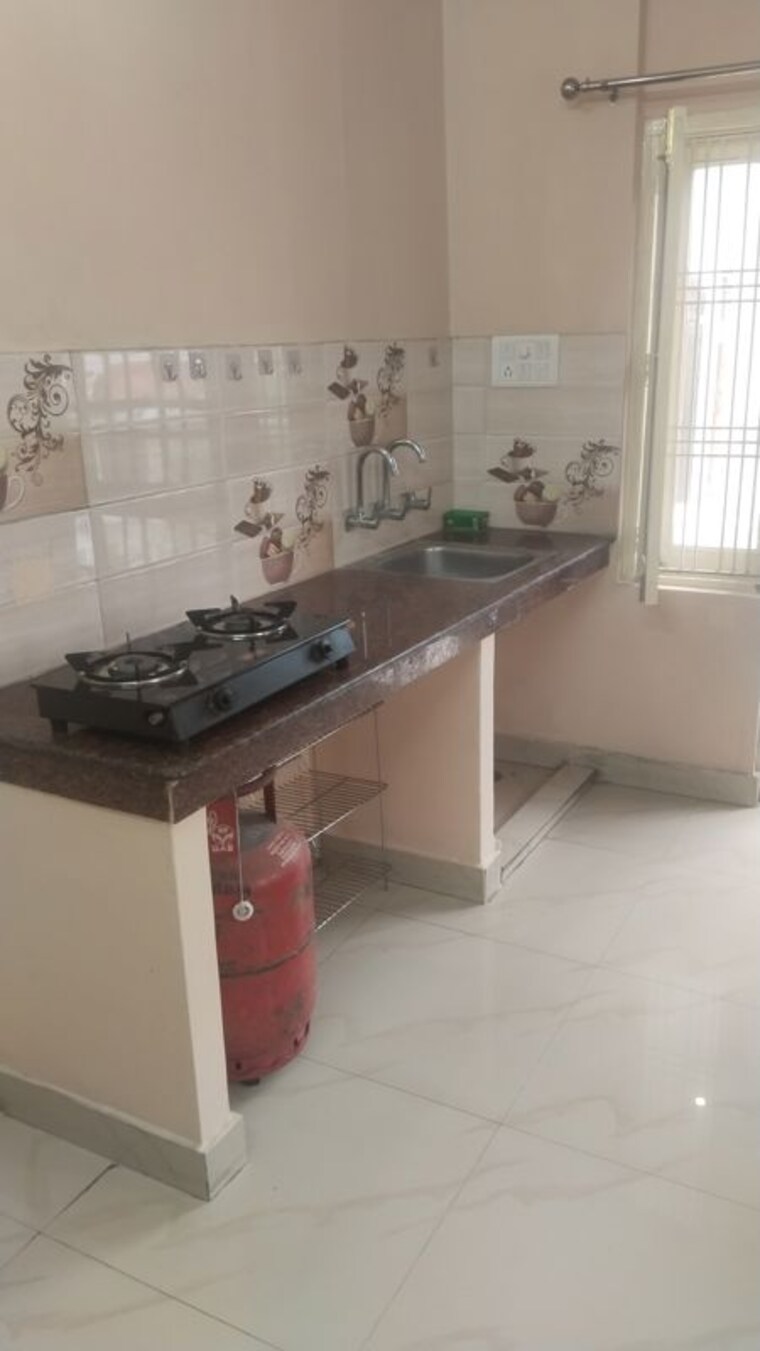 Kitchen, gomti nagar 1 RK 500 Sq.Ft. Builder Floor In Gomti Nagar Lucknow 10550980