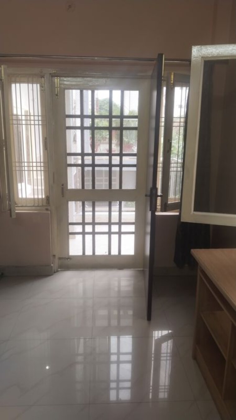 Room, gomti nagar 1 RK 500 Sq.Ft. Builder Floor In Gomti Nagar Lucknow 10550980