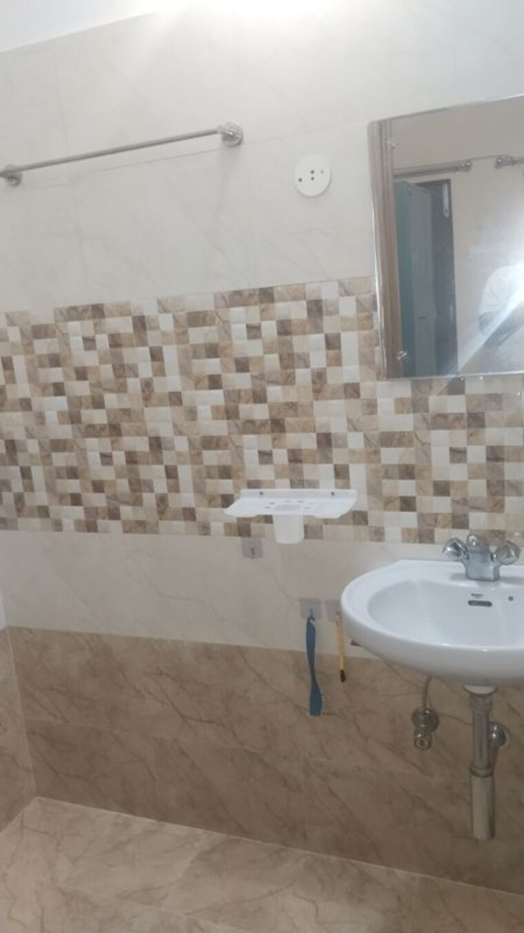 Bathroom, gomti nagar 1 RK 500 Sq.Ft. Builder Floor In Gomti Nagar Lucknow 10550980