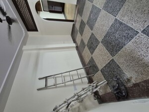Room in 2.5 BHK Builder Floor at Mayur Vihar – for Rent
