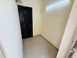 Room in 3 BHK Builder Floor at Unitech Nirvana Country Cedar Crest, Sector 50 – for Rent