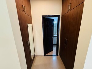 Room in 3 BHK Builder Floor at Unitech Nirvana Country Cedar Crest, Sector 50 – for Rent