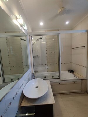 Team Area in 4 BHK Apartment at Greater Kailash I – for Rent