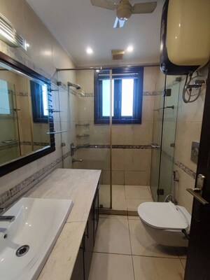 Team Area in 4 BHK Apartment at Greater Kailash I – for Rent