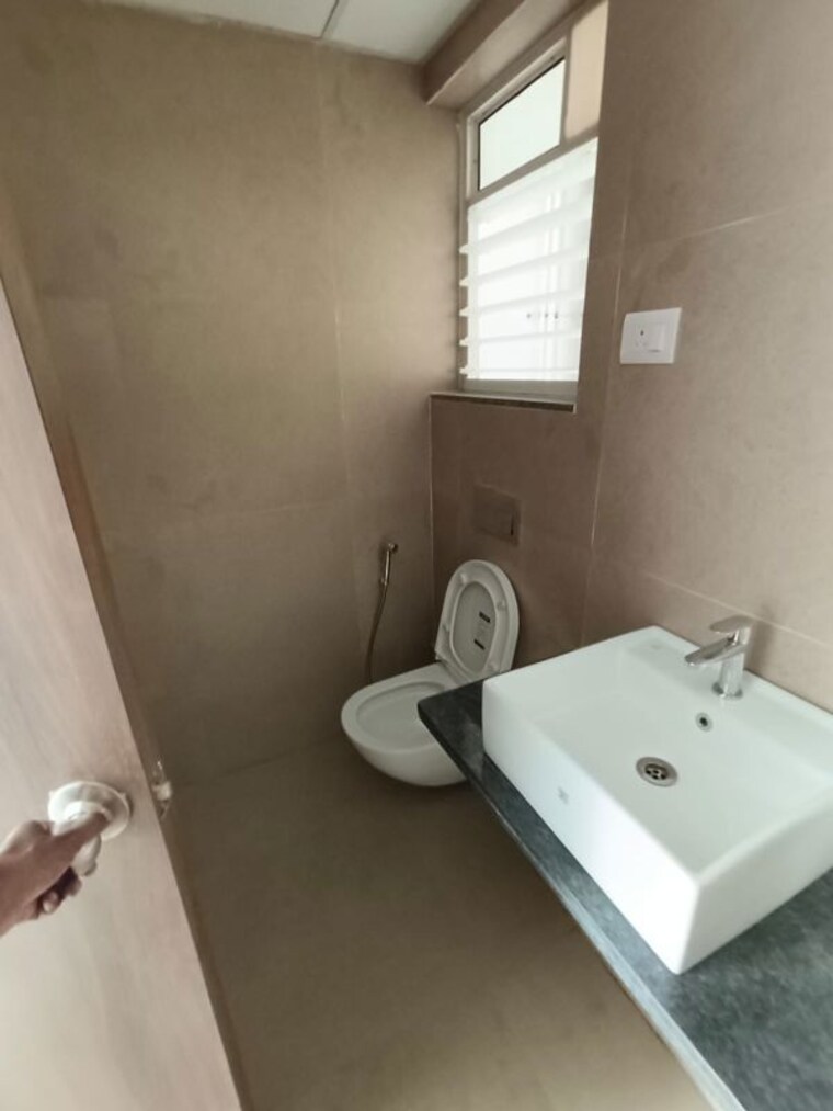 Bathroom, runwal-the-central-park 3 Bedroom 1200 Sq.Ft. Apartment In Chinchwad Pune 10551007