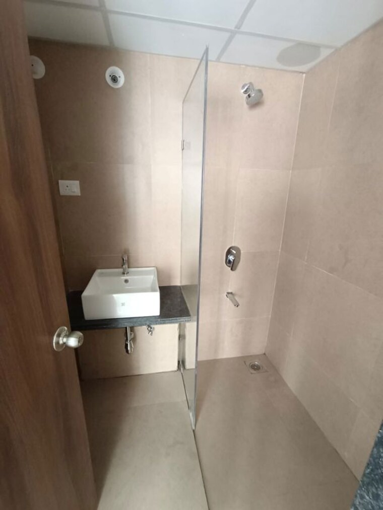 Bathroom, runwal-the-central-park 3 Bedroom 1200 Sq.Ft. Apartment In Chinchwad Pune 10551007
