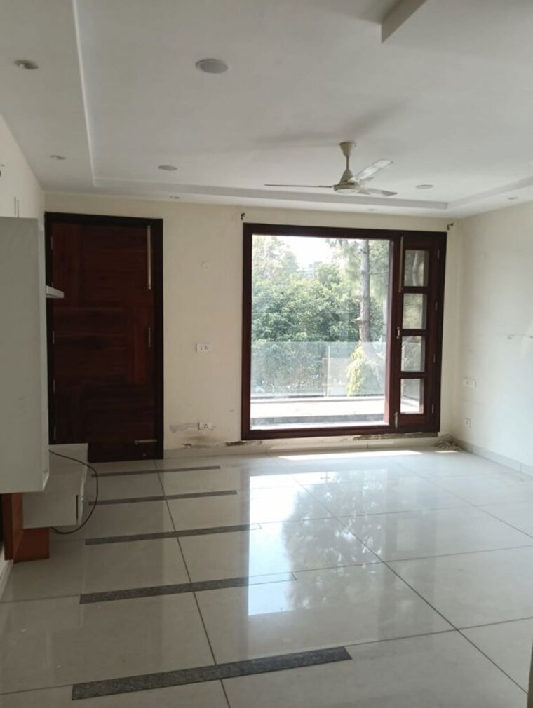 Room, sector 8 3 Bedroom 4500 Sq.Ft. Builder Floor In Sector 8 Chandigarh 10551053