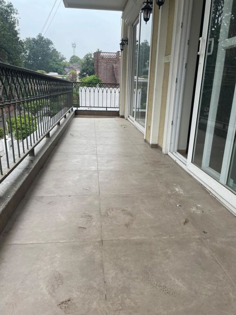 Balcony, sector 8 3 Bedroom 4500 Sq.Ft. Builder Floor In Sector 8 Chandigarh 10551053