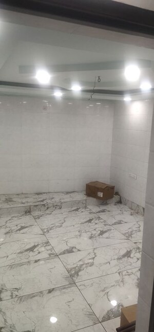Room in 3 BHK Builder Floor at Jheel Khurenja – for Rent