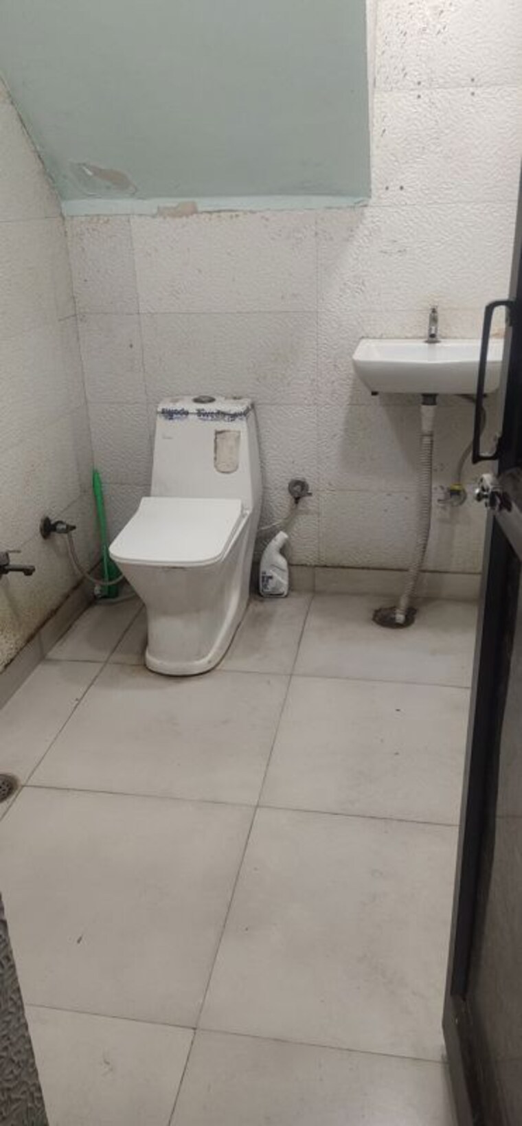 Bathroom, jheel khurenja 3 Bedroom 100 Sq.Yd. Builder Floor In Jheel Khurenja Delhi 10550370