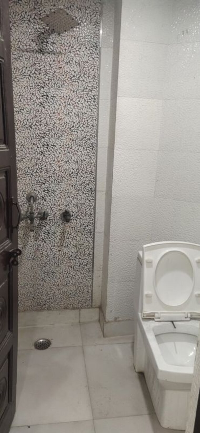 Bathroom, jheel khurenja 3 Bedroom 100 Sq.Yd. Builder Floor In Jheel Khurenja Delhi 10550370
