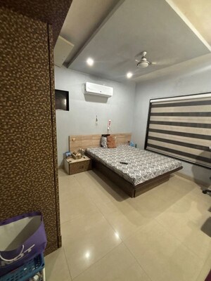  Pg For Rent in Malad East