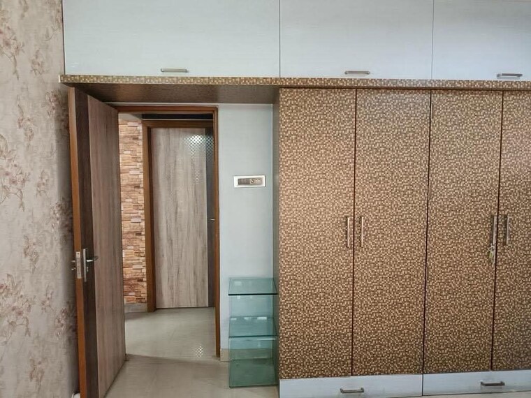 Room, malad east Pg For Boys & Girls In Malad East 10551106
