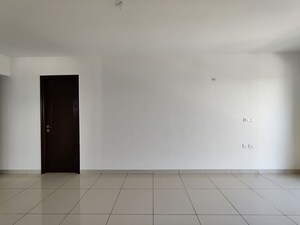 Room in 2 BHK Apartment at Mana Macasa Emerald, Choodasandra – for Sale