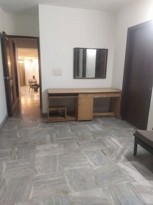 Room in 3 BHK Builder Floor at South Extension ii – for Rent