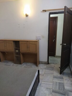 Room in 3 BHK Builder Floor at South Extension ii – for Rent