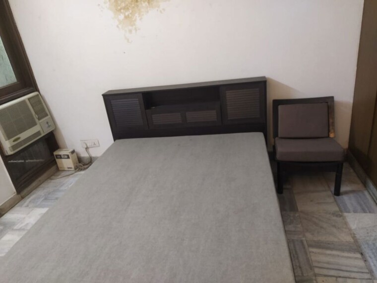 Bedroom, south extension ii 3 Bedroom 200 Sq.Yd. Builder Floor In South Extension ii Delhi 10551125