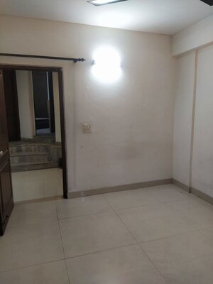 Room in 3 BHK Builder Floor at South Extension ii – for Rent