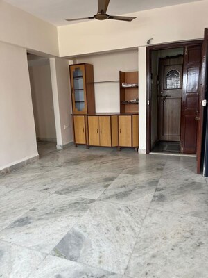 Room in 2 BHK Apartment at Mayfair Mulund Darshan, Mulund West – for Rent