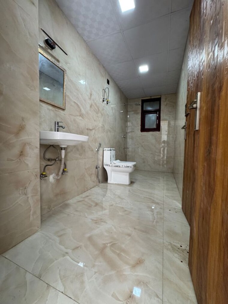 Bathroom, chattarpur 2 Bedroom 1000 Sq.Ft. Apartment In Chattarpur Delhi 10551147