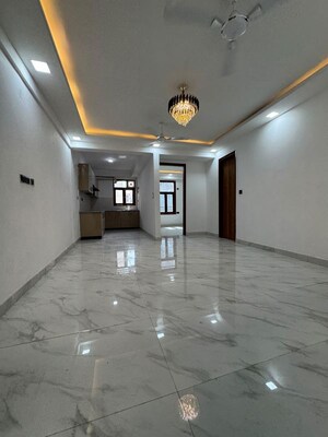 Room in 2 BHK Apartment at Chattarpur – for Rent